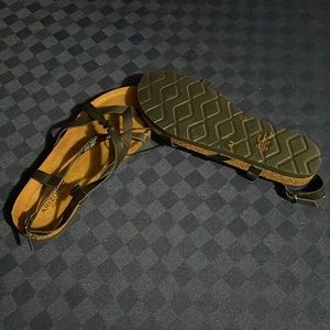Black sandals.